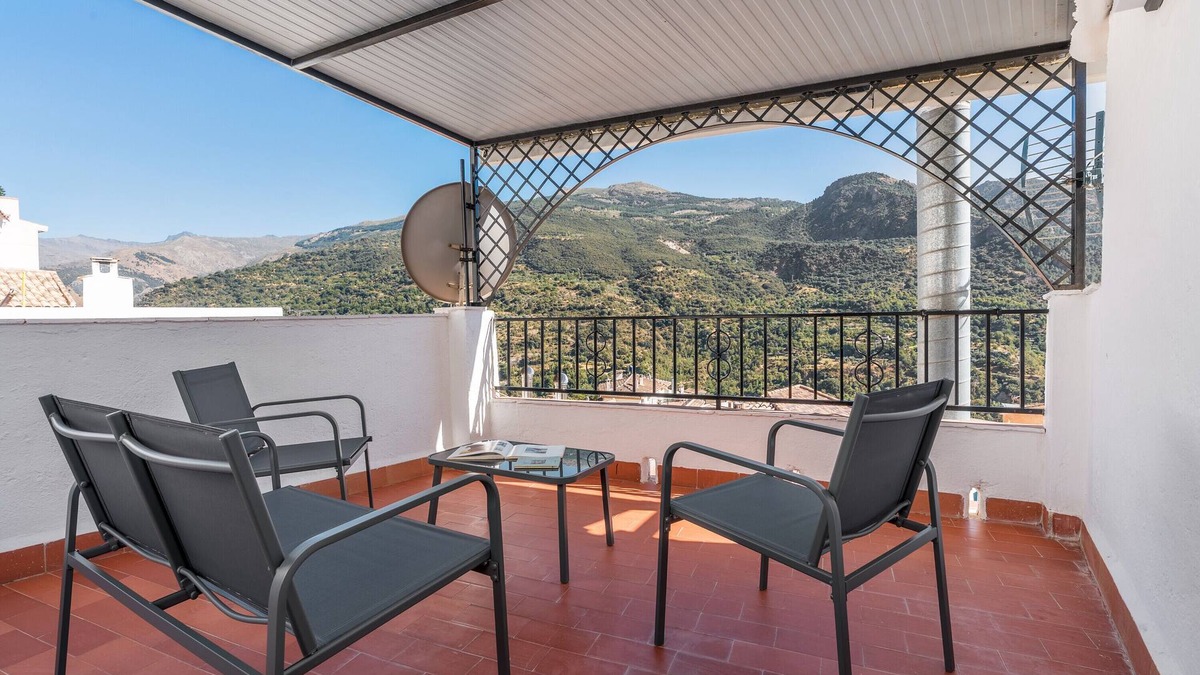 Guejar Sierra House | Holiday Home 'Ramirez' with Mountain View, Private Terrace and Air Conditioning