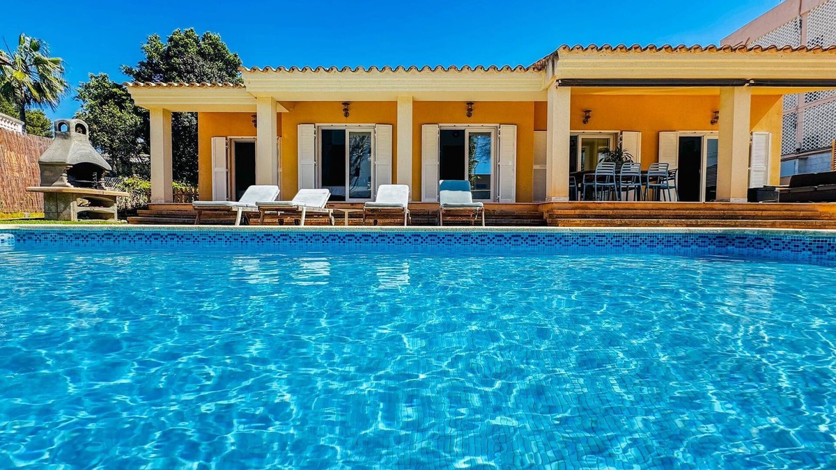 Playa de Palma House | Holiday Home 'Ramón' with Private Pool, Wi-Fi and Air Conditioning