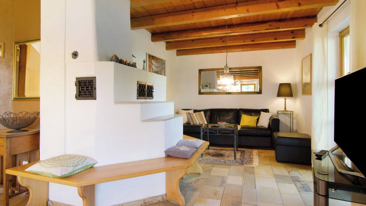 Ostrach House | Holiday Home 'Reis' with Shared Pool, Private Terrace and Wi-Fi