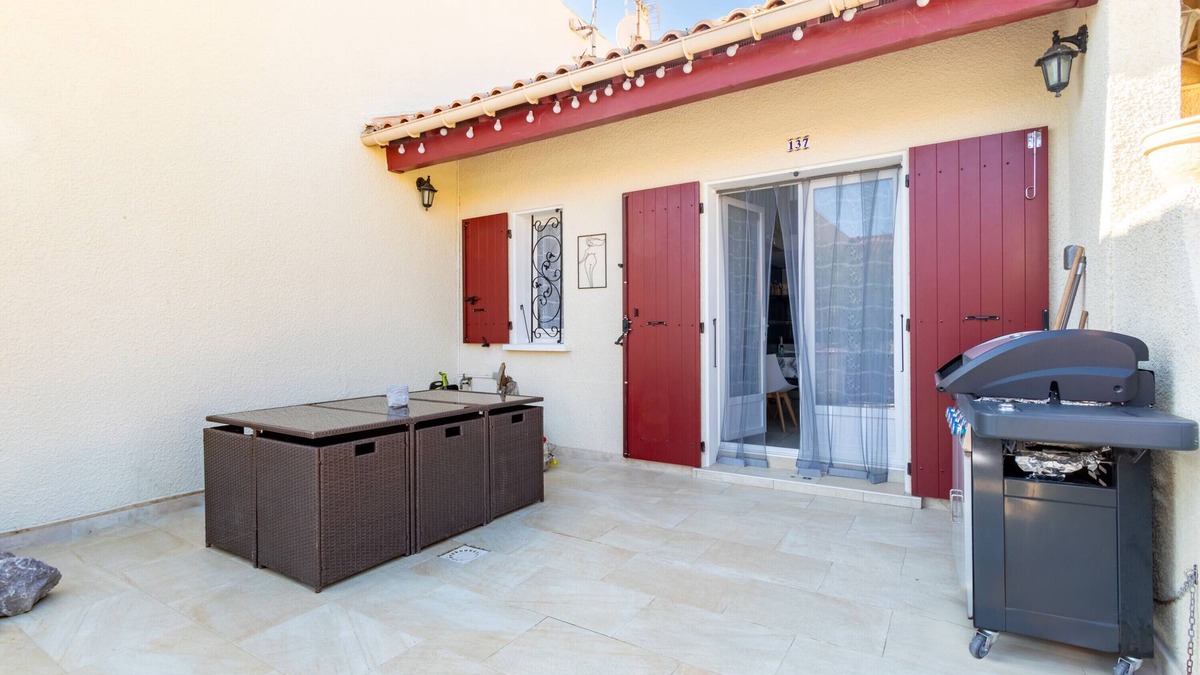 Leucate House | Holiday Home 'Residence Naturiste Eden' with Sea View, Private Terrace and Wi-Fi