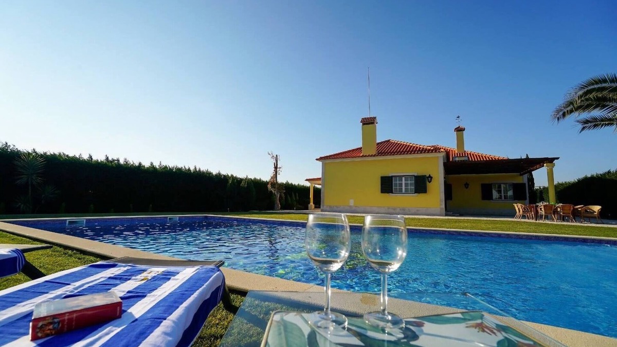 Palmela House | Holiday Home 'Rocha's House' with Private Pool, Private Terrace and Wi-Fi