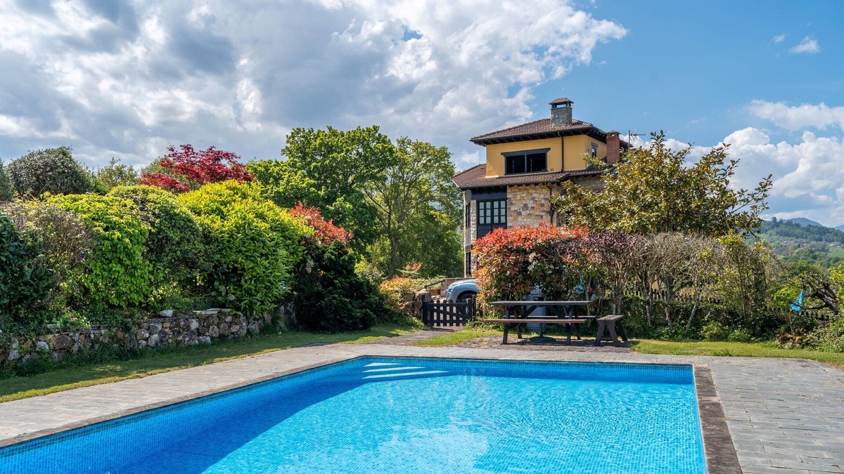 Villamayor House | Holiday Home 'Rodiles De Matisón' with Mountain View, Private Pool and Wi-Fi
