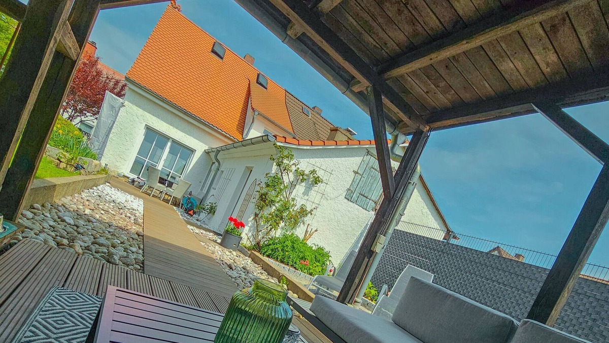 Selb House | Holiday Home 'Rosengarten' with Private Terrace, Private Garden and Wi-Fi