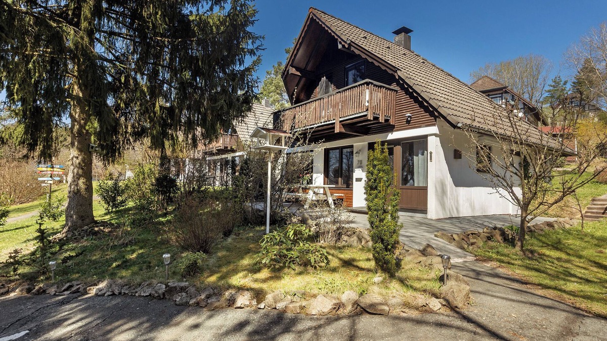 Frankenau House | Holiday Home 'Rotkäppchen' with Private Terrace, Wi-Fi and Air Conditioning