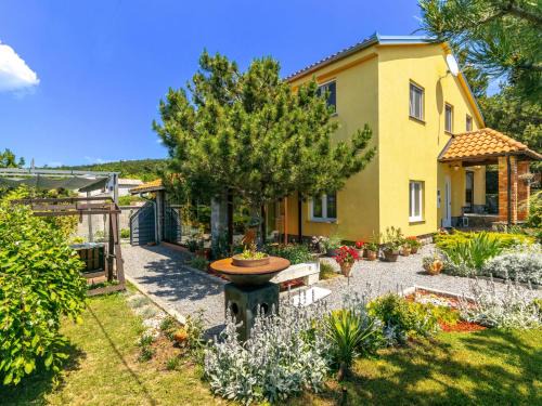 Vratarusa House | Holiday Home Rukavina by Interhome