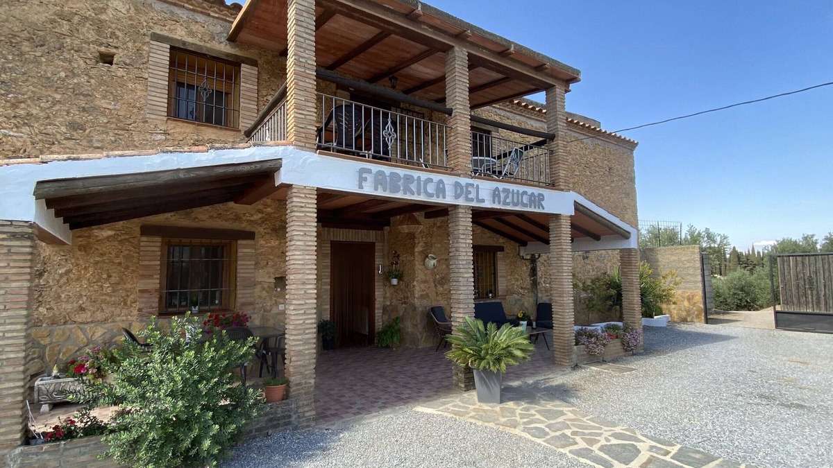 Pozo Alcon House | Holiday Home 'Rural Fábrica Del Azúcar ' with Mountain View, Wi-Fi and Air Conditioning