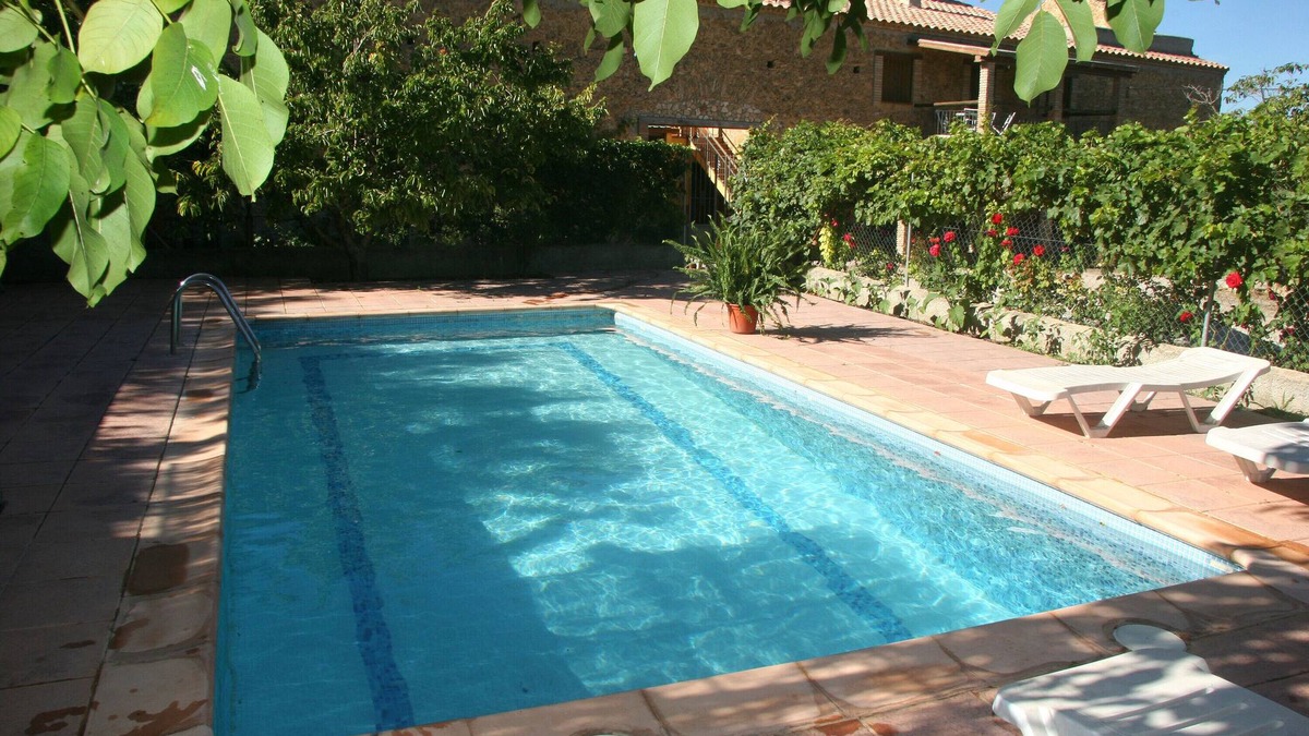 Pozo Alcon House | Holiday Home 'Rural Fábrica Del Azúcar 1' with Mountain View, Wi-Fi and Air Conditioning