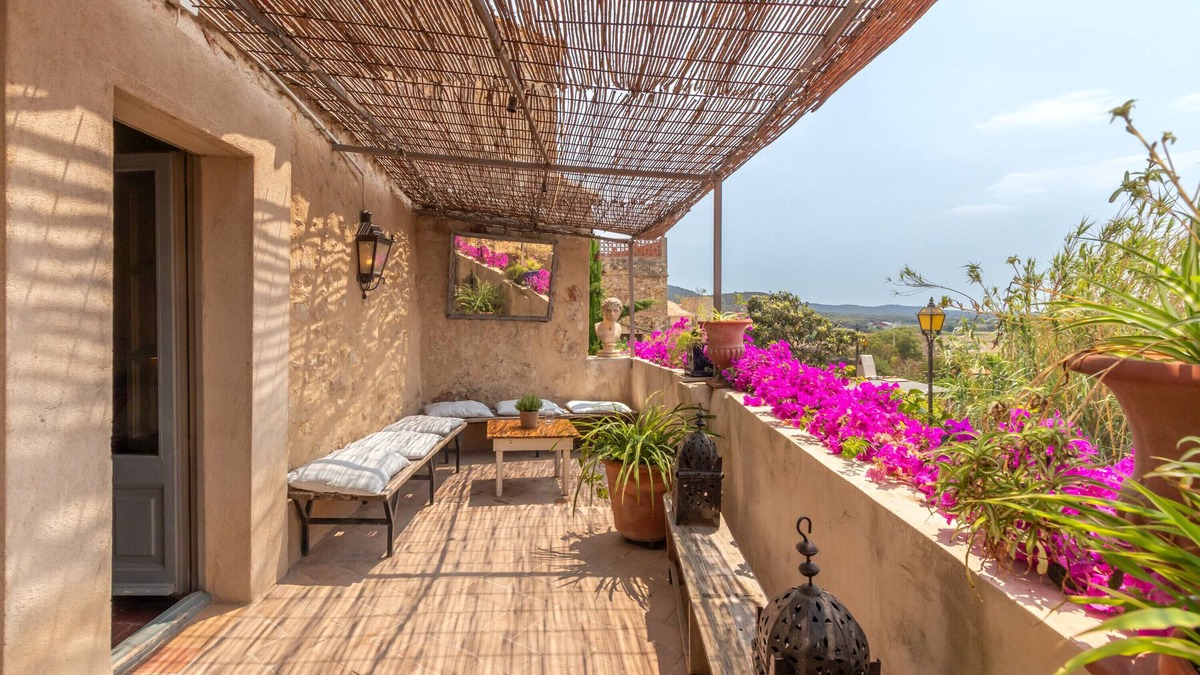 Pals House | Holiday Home 'Rural House XVIII Century' with Shared Terrace, Wi-Fi and Air Conditioning