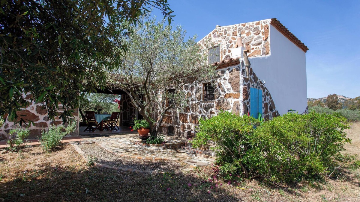 Orosei House | Holiday Home "Sa Domedda" with Mountain View, Garden & A/C