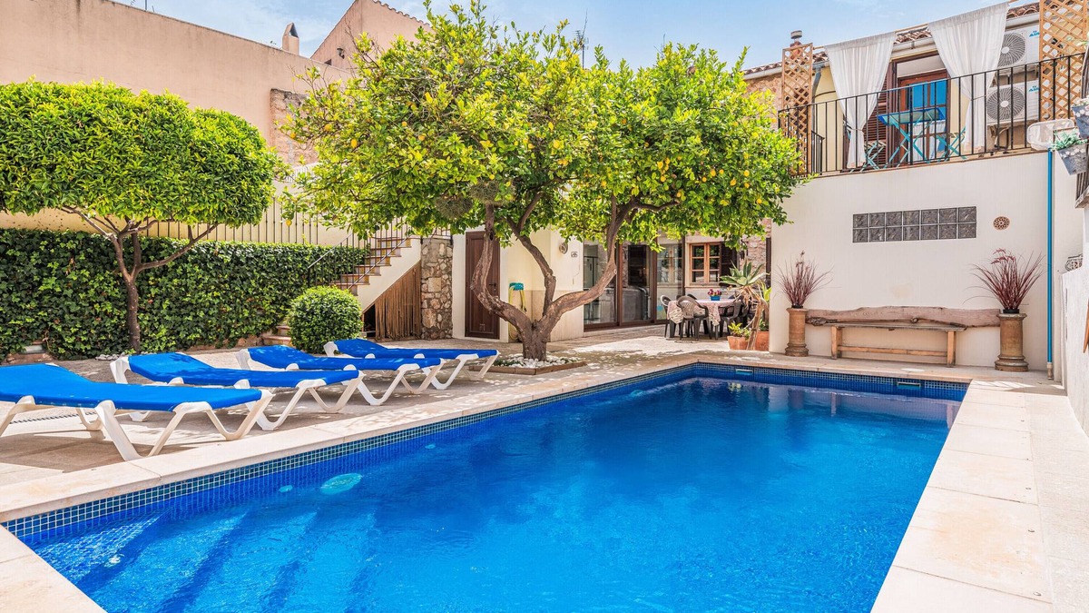Binissalem House | holiday home Sa llimonera de binissalem, with 6 bedrooms, swimming pool and air-conditioning