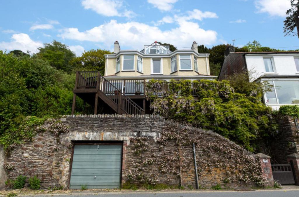 Looe House | Holiday Home Sandy by Interhome