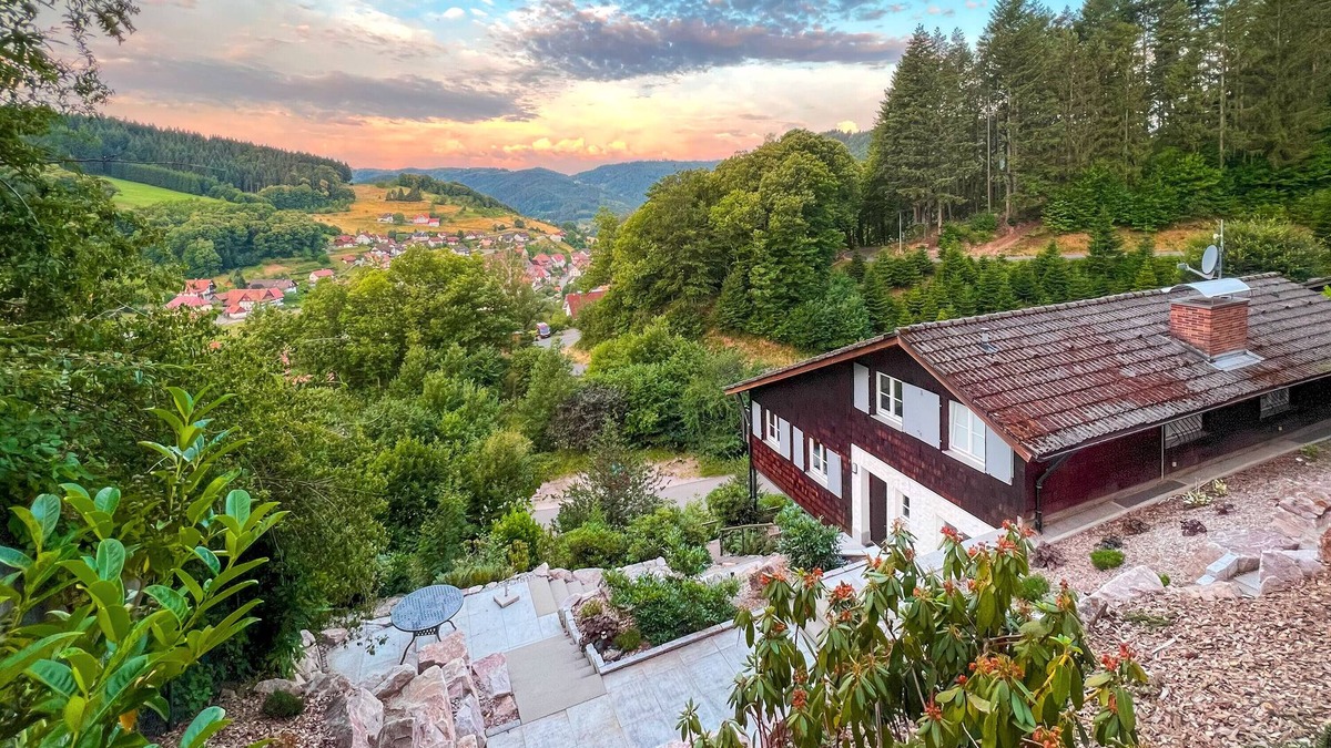 Busterbach House | Holiday Home 'Sara' with Private Terrace, Private Garden and Wi-Fi