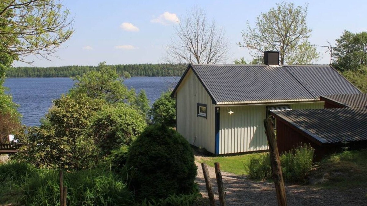 Lammhult House | Holiday home Hus Lammen right on the lake