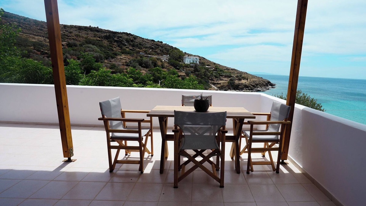 Batsi House | Holiday Home 'Seaview Mastrozanne Studio 5 Andros' with Sea View, Wi-Fi and Air Conditioning
