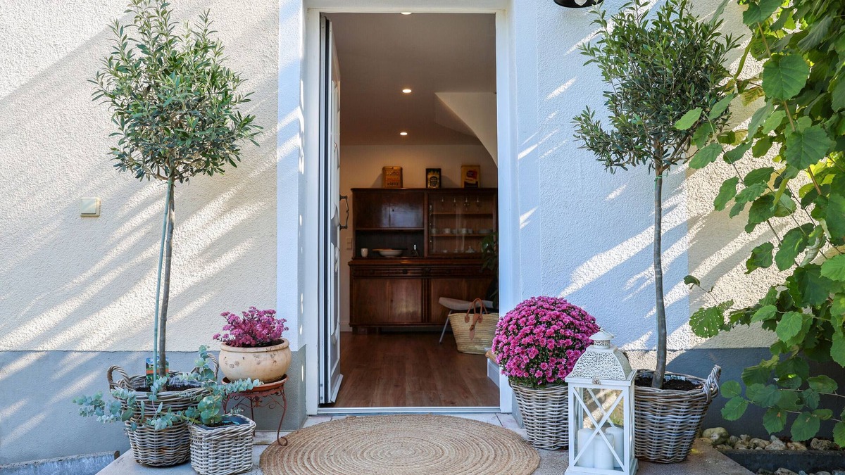 Birlenbach House | Holiday Home 'Second Home' with Private Terrace, Private Garden and Wi-Fi