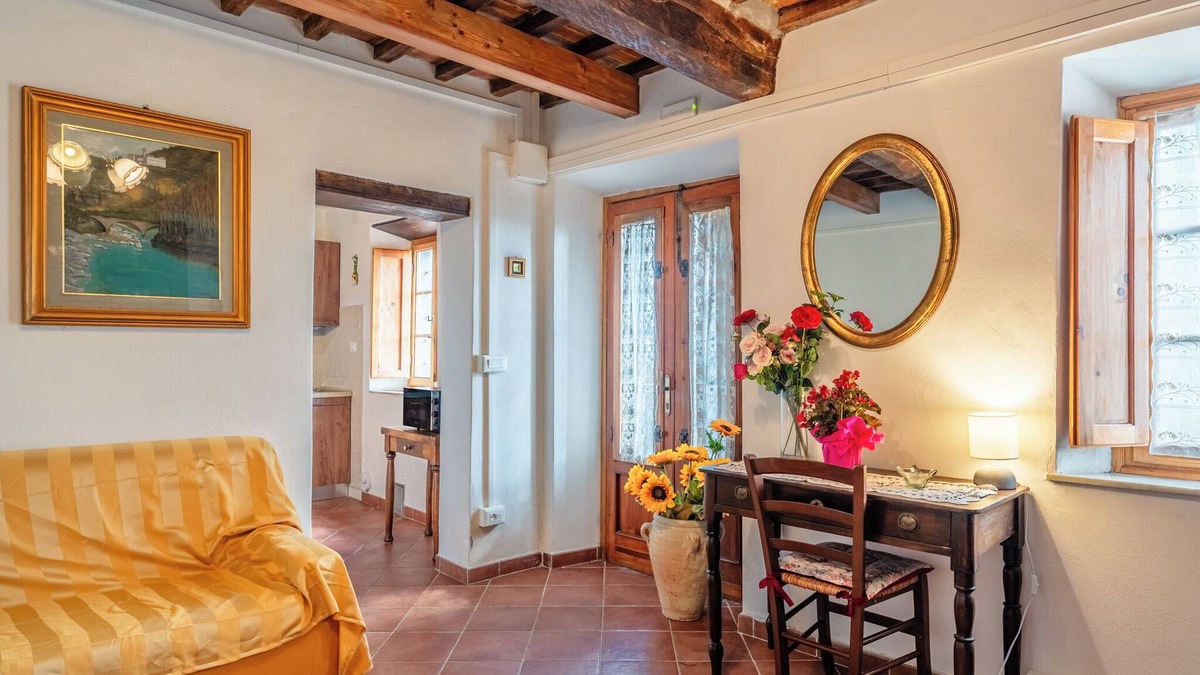 Petrognano House | Holiday Home 'Serena a Capannori' with Private Terrace, Private Garden and Wi-Fi