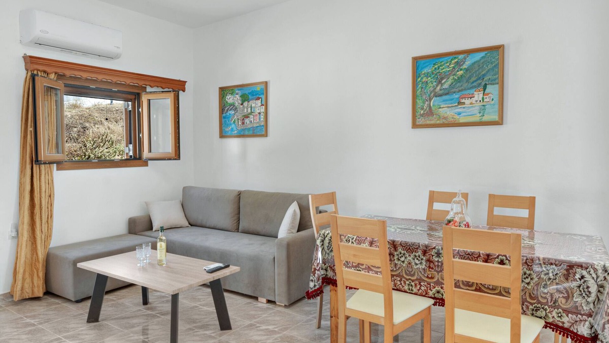 Zia House | Holiday Home 'Serenity House' with Sea View, Wi-Fi and Air Conditioning