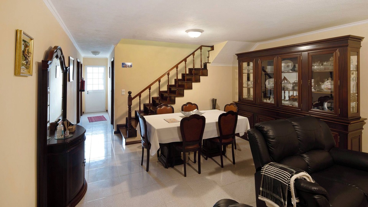 Livramento House | Holiday Home 'Silvia's House' with Private Terrace, Private Garden and Wi-Fi