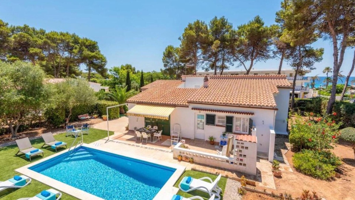 Sant Tomas House | Holiday Home 'St Tomas Rustic V Pool Beachside' with Sea View, Private Pool and Wi-Fi
