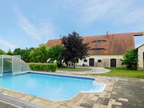 Martinkovice House | Holiday Home Statek Martínkovice by Interhome