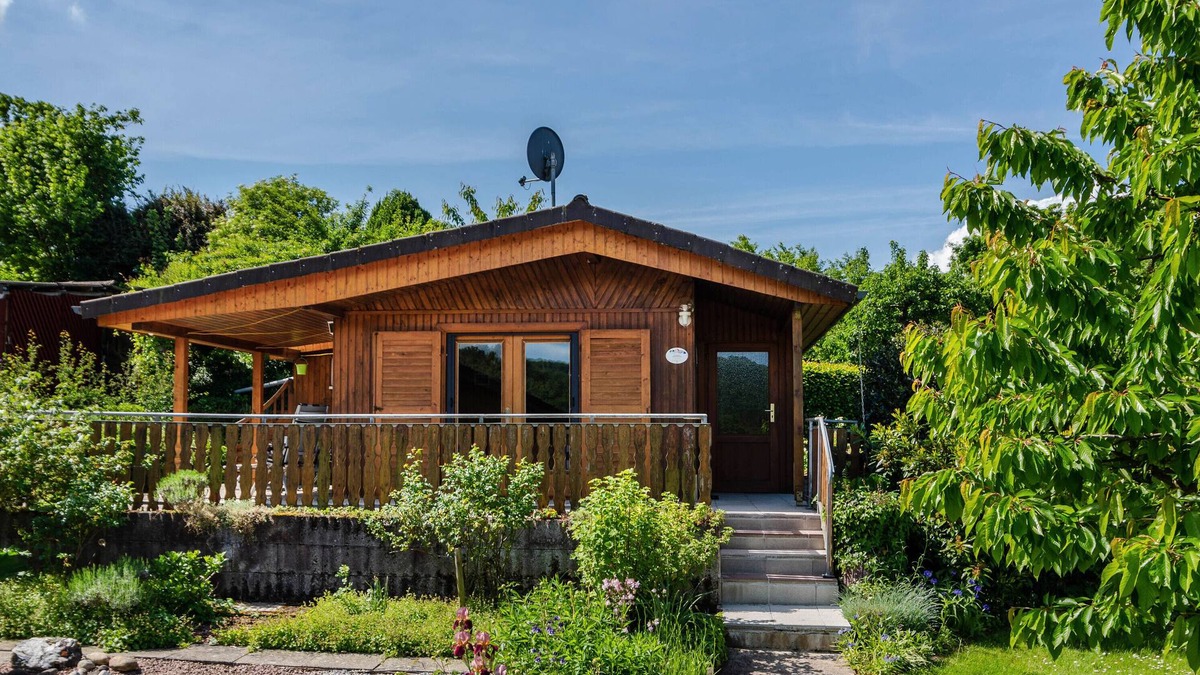 Helmarshausen House | Holiday Home 'Steinbrecher' with Mountain View, Private Terrace and Wi-Fi