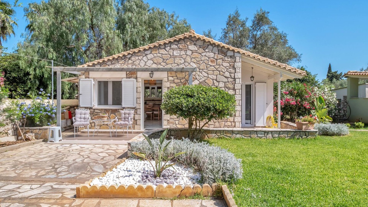 Kalligoni House | Holiday Home 'Stella's House' with Private Terrace, Wi-Fi and Air Conditioning