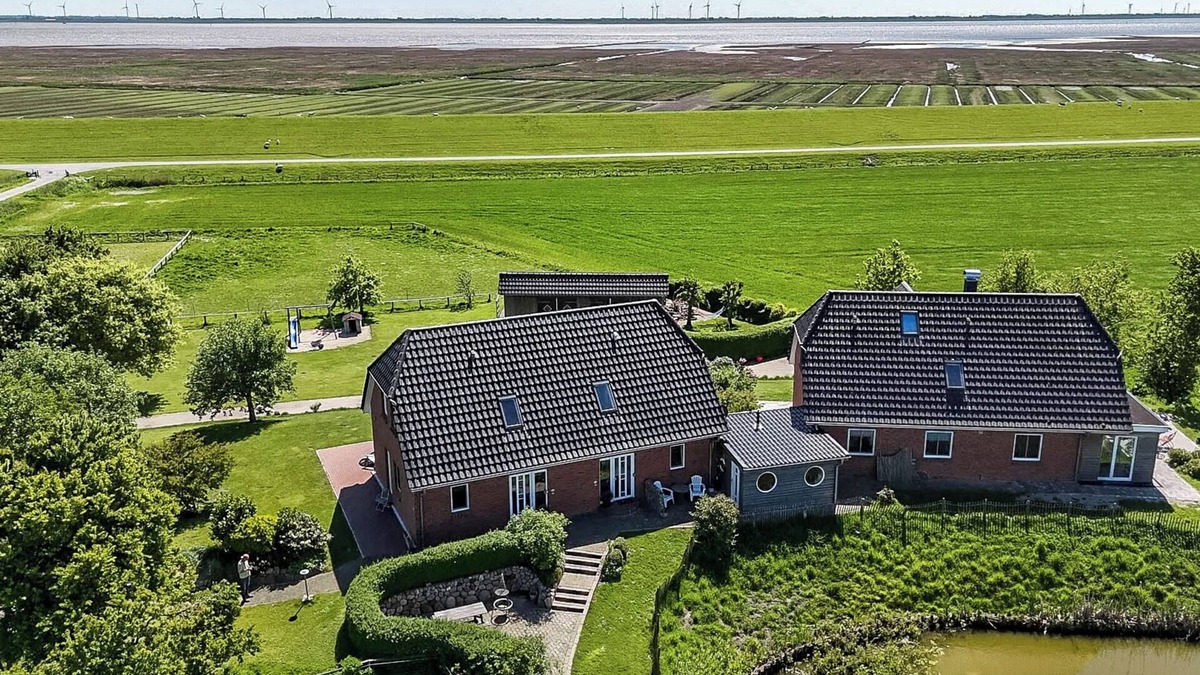 Nordstrand House | Holiday home 'Süderhafen' with Sea View, Private Terrace and Wi-Fi