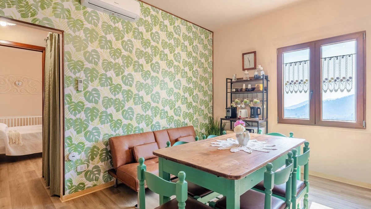 San Quirico House | Holiday Home 'Susy' with Mountain View, Wi-Fi and Air Conditioning