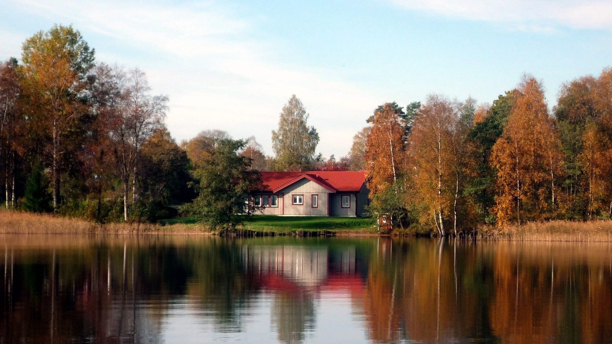 Lockna Cottage | Holiday home Sweden by the lake bolmen with sauna, fireplace and boat