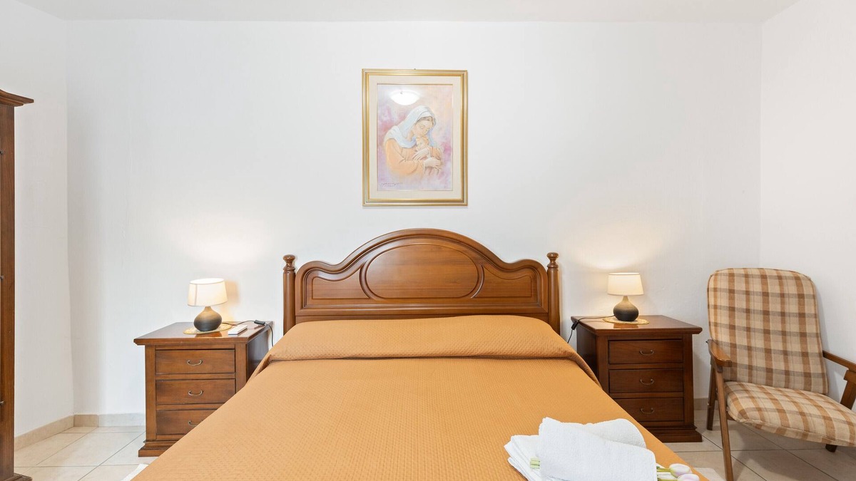 Scano di Montiferro House | Holiday Home 'Turre' with Wi-Fi and Air Conditioning