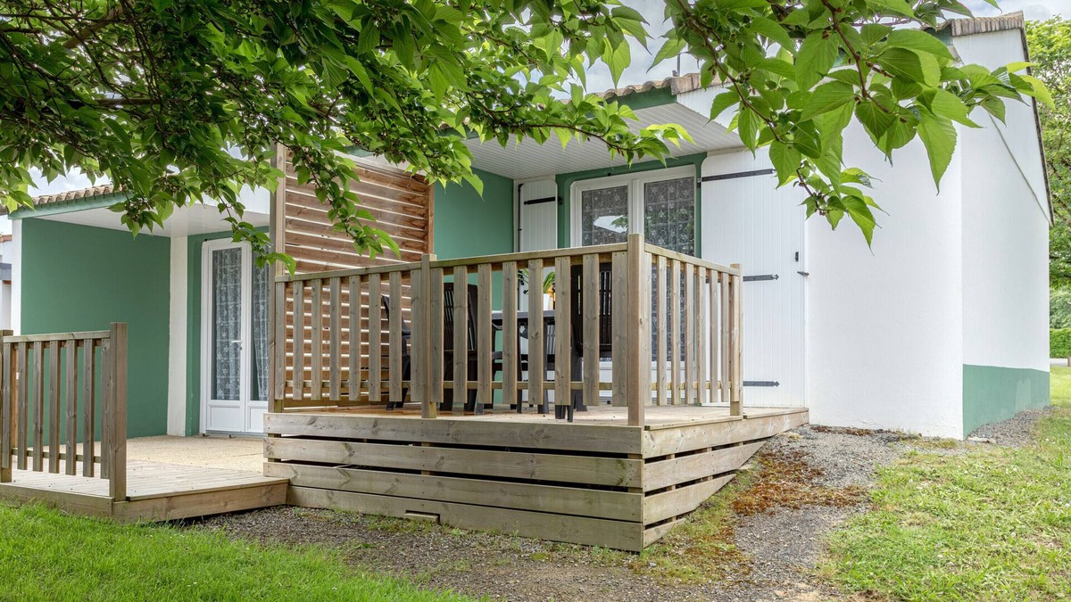 Mache House | Holiday Home 'T2 Confort' with Shared Pool, Private Terrace and Shared Garden