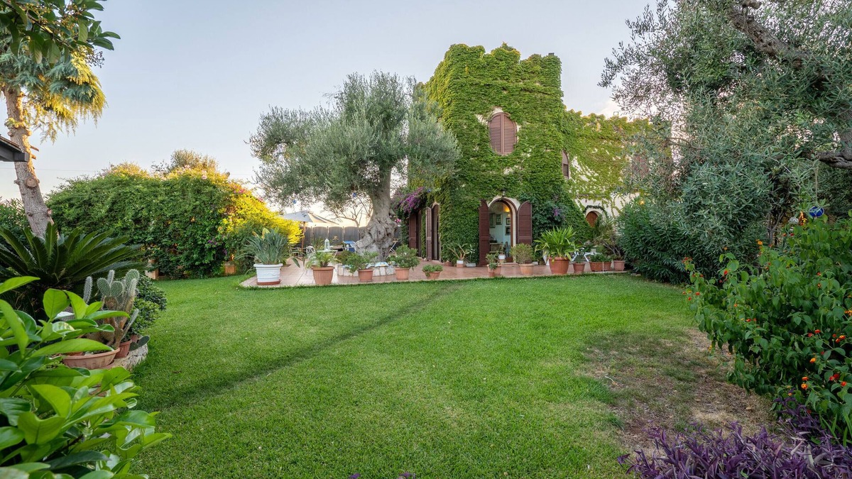 Carovigno House | Holiday Home Tenuta del Normanno with Garden, Whirlpool & Wi-Fi