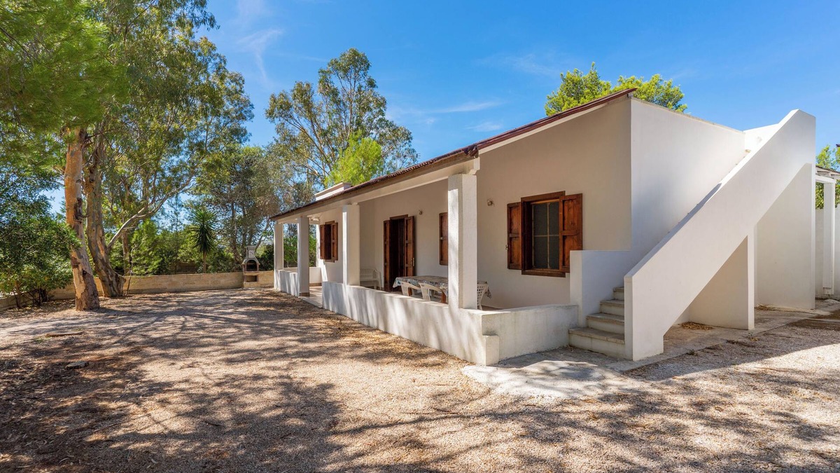 Presicce House | Holiday Home "Tenuta La Saracina - Villino 1" with Sea View, Balcony & A/C