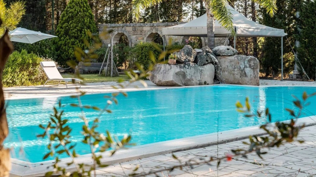 Aradeo House | Holiday Home 'Tenuta San Trifone' with Private Pool, Wi-Fi and Air Conditioning