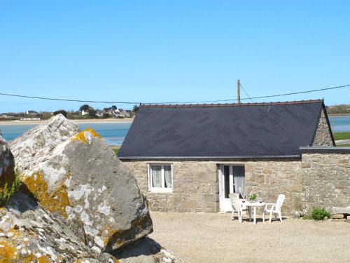 Plounevez-Lochrist House | Holiday Home Ti an Naod by Interhome