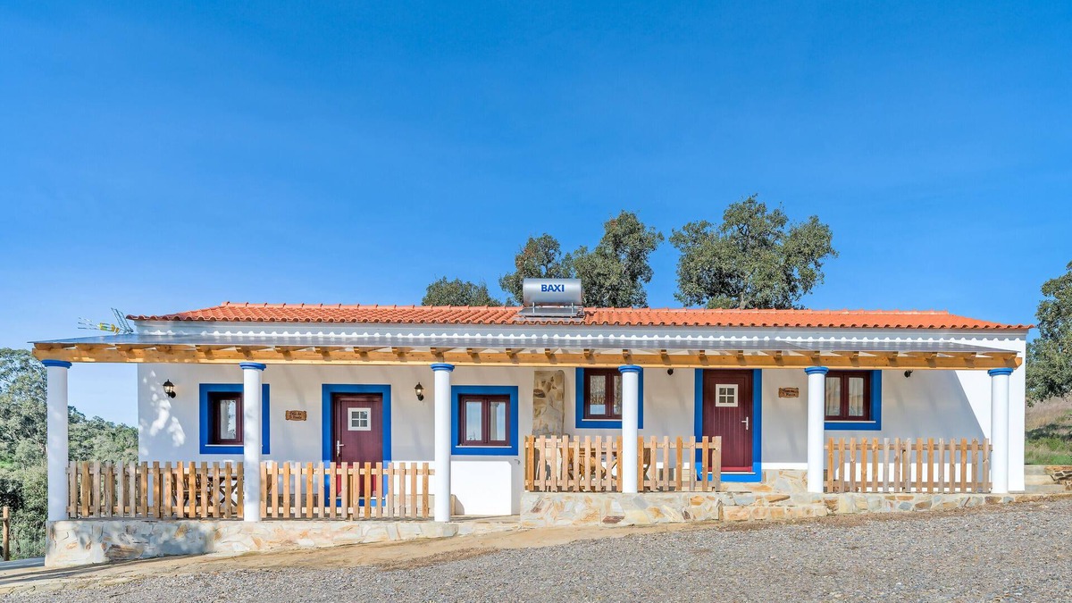Sao Luis Apartment | Holiday Home 'Ti Vanda' with Mountain View, Wi-Fi and Air Conditioning