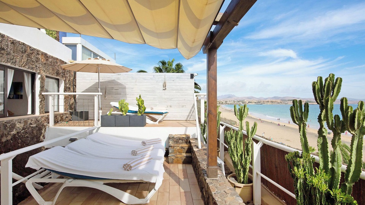 Bahia Calma House | Holiday Home "Torre 4" with Sea View, Terrace & Wi-Fi