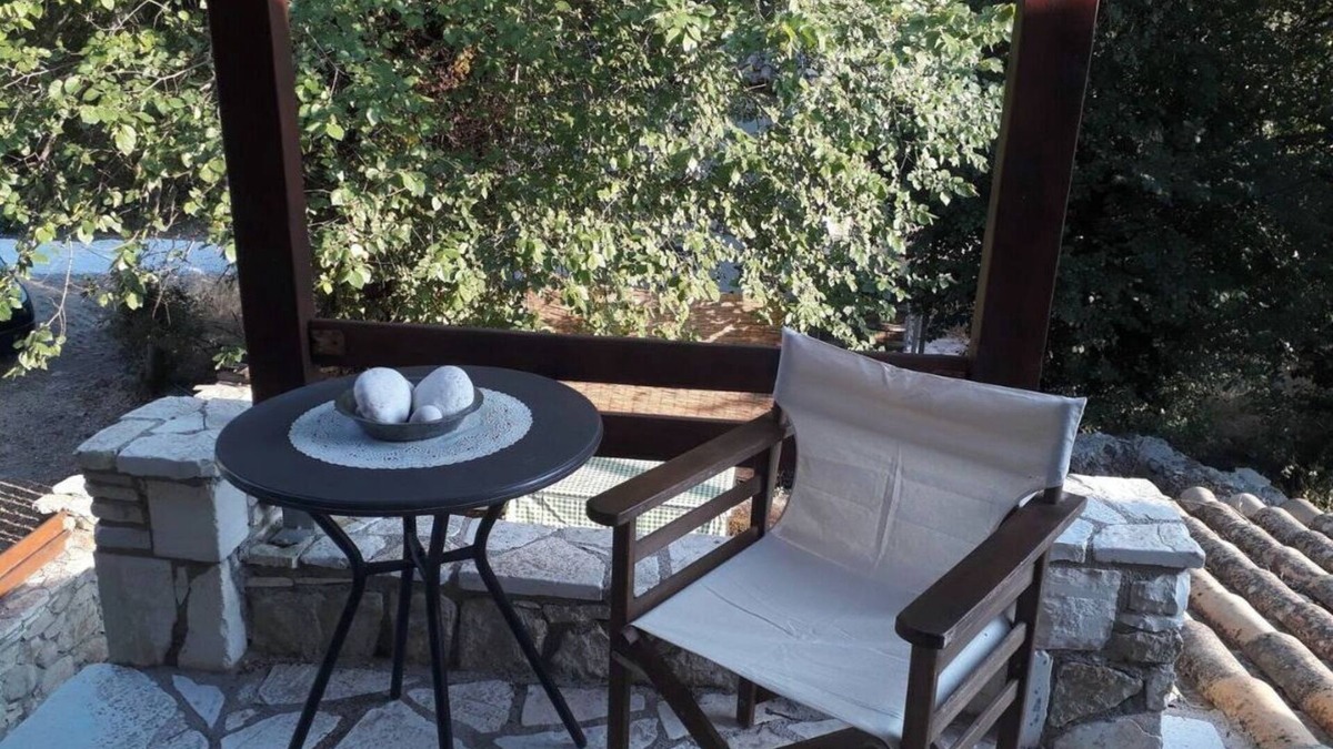 Kolivata Cottage | Holiday Home 'Traditional Farmhouse' with Mountain View, Private Terrace and Private Garden