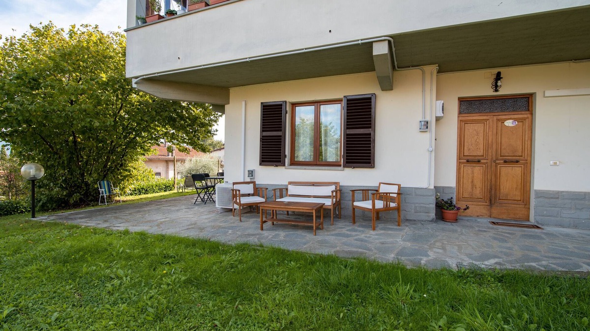Porrena House | Holiday Home 'Tramonto sul Castello di Poppi' with Mountain View, Garden and Wi-Fi
