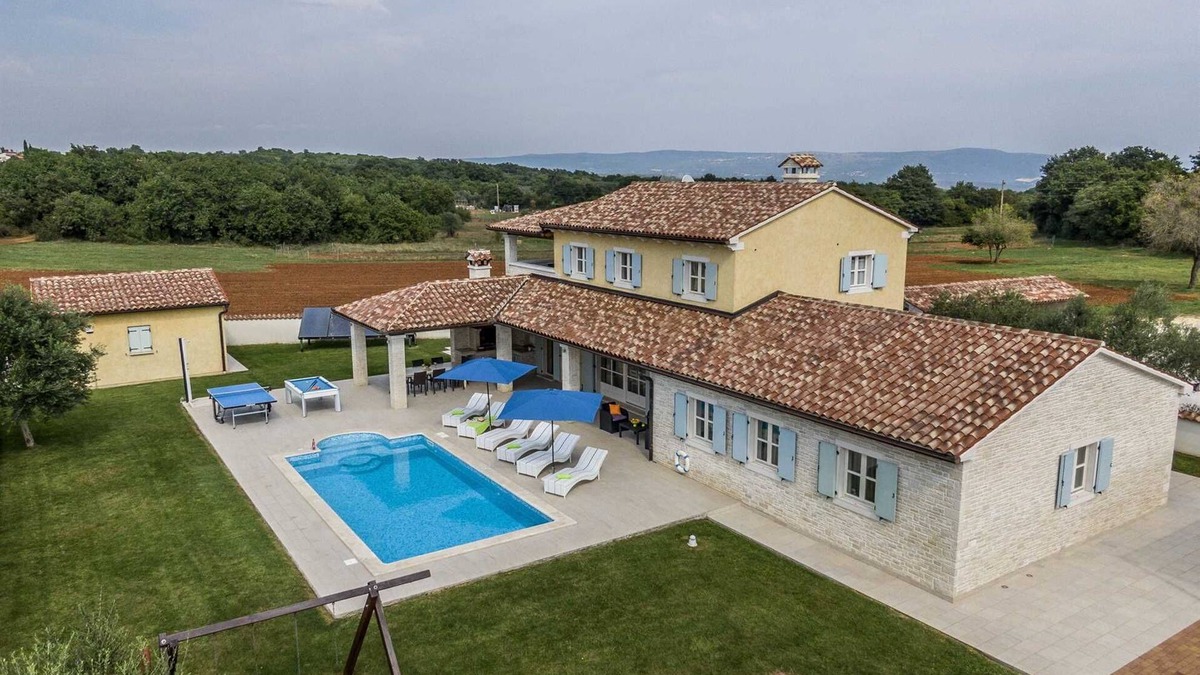 Pavicini Villa | Holiday Home Tranquil with Pool