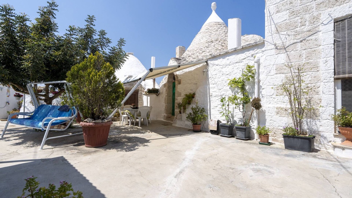 Casalini House | Holiday Home 'Trullo Antica Pietra' with Private Terrace, Private Garden and Air Conditioning