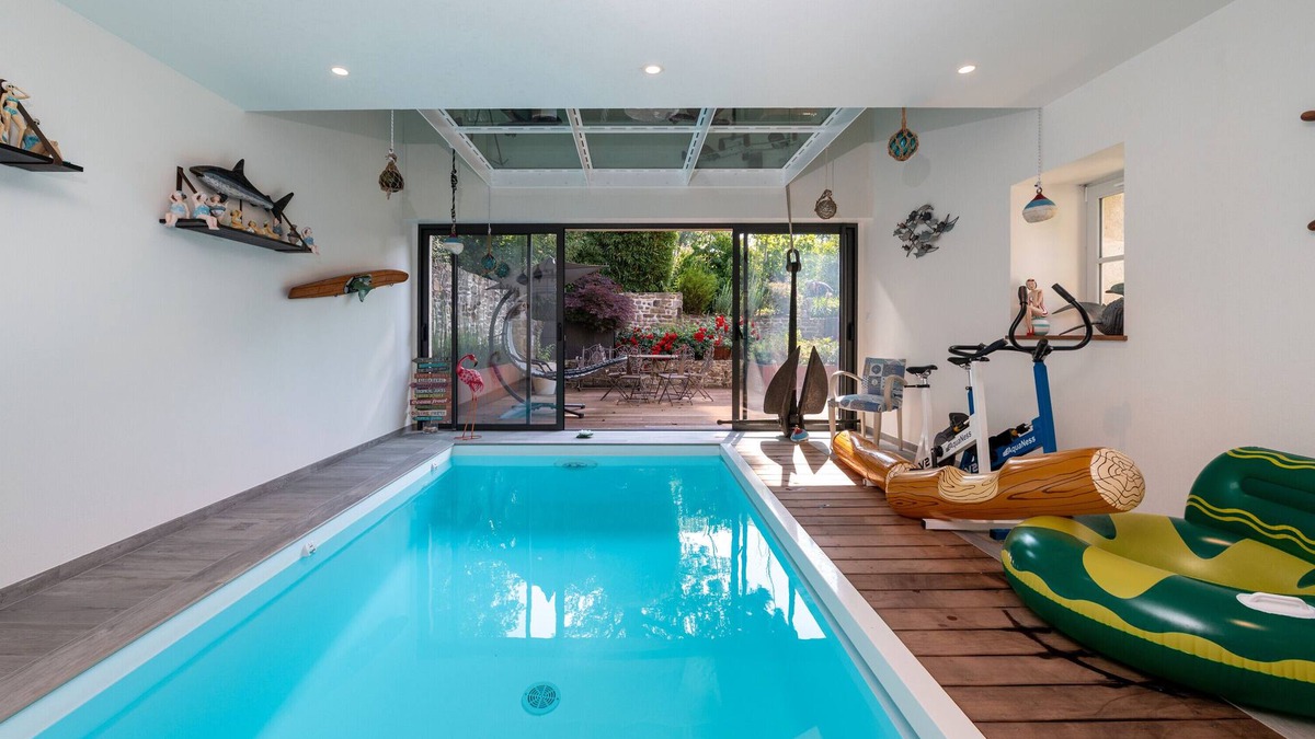 Brech House | Holiday Home 'Ty Al Louarn - Pool - Spa' with Private Terrace, Shared Garden and Wi-Fi