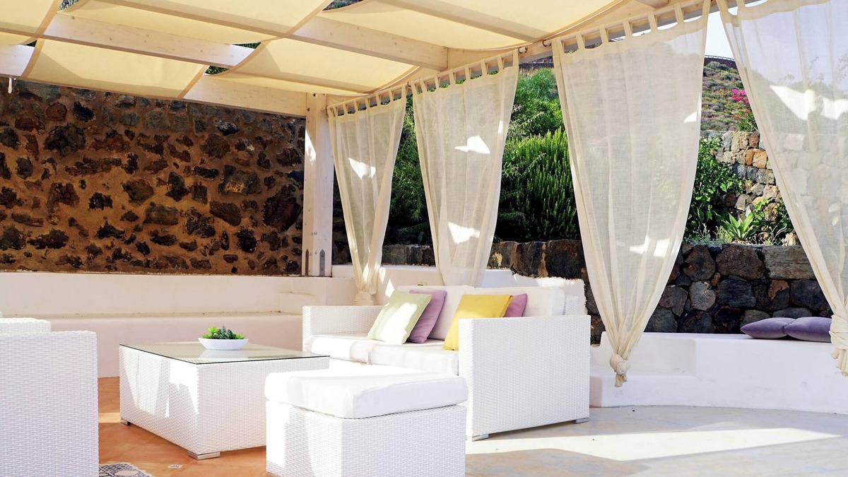 Martingana House | Holiday Home "Vento del sud" with Sea View, Garden & Terrace