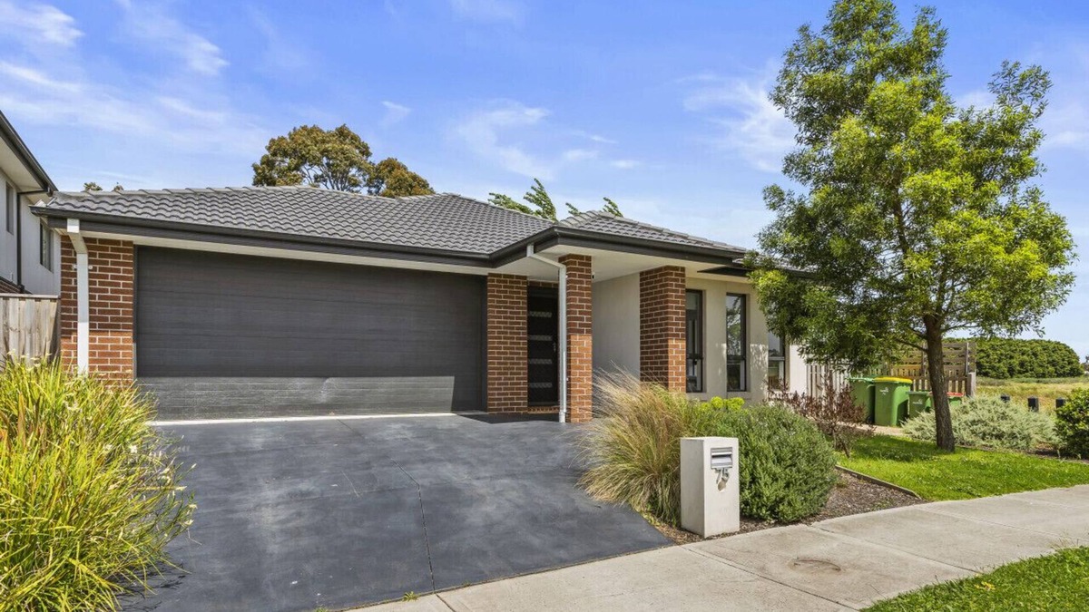 Officer House | Holiday Home VIC Officer 5BR WiFi Parking