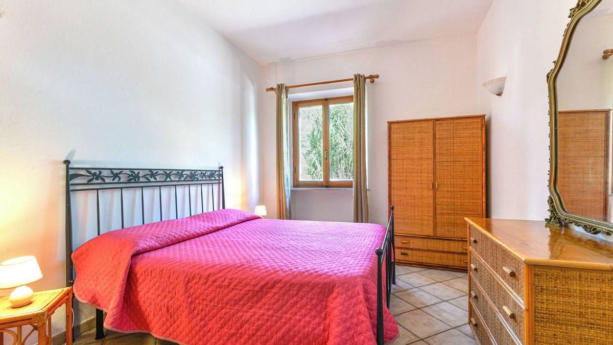 Marmi House | Holiday Home 'Vicino Alla Spiaggia - Procchio' with Shared Garden
