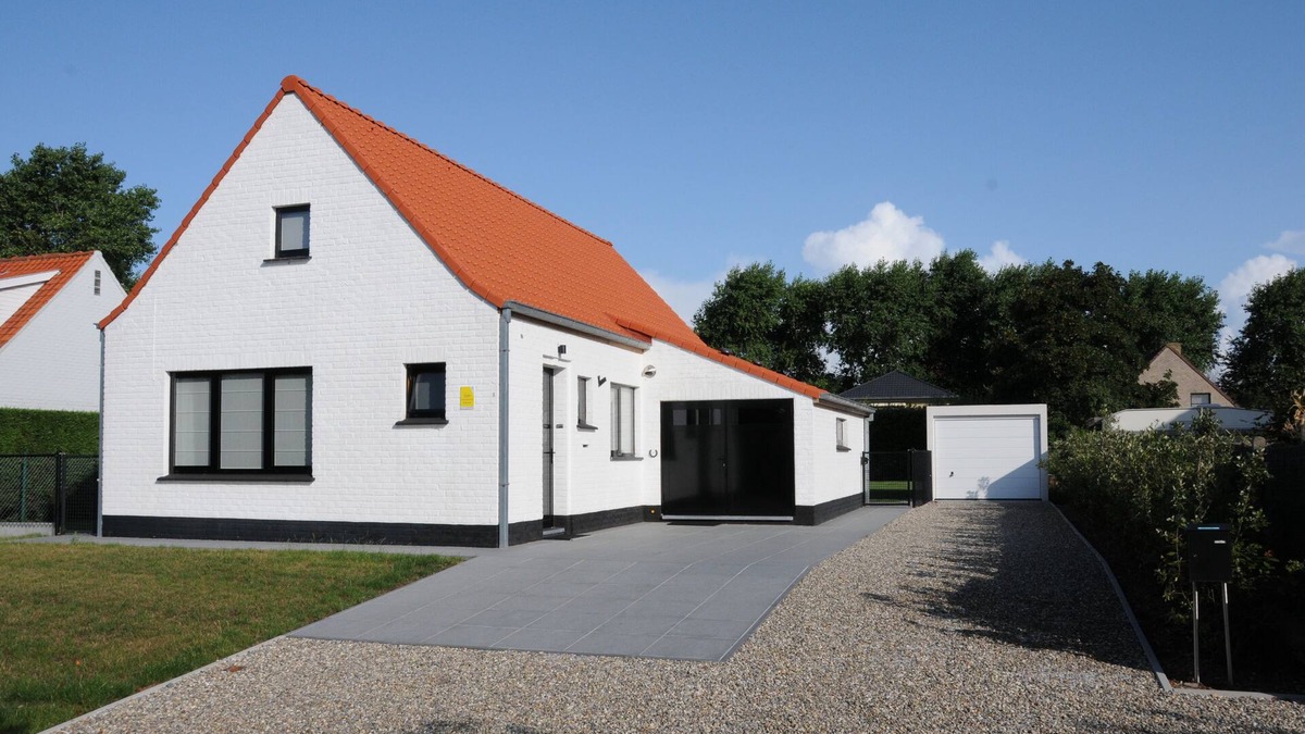 Oostduinkerke House | Holiday home "Villa Karin" in a very quiet location on the Belgian coast