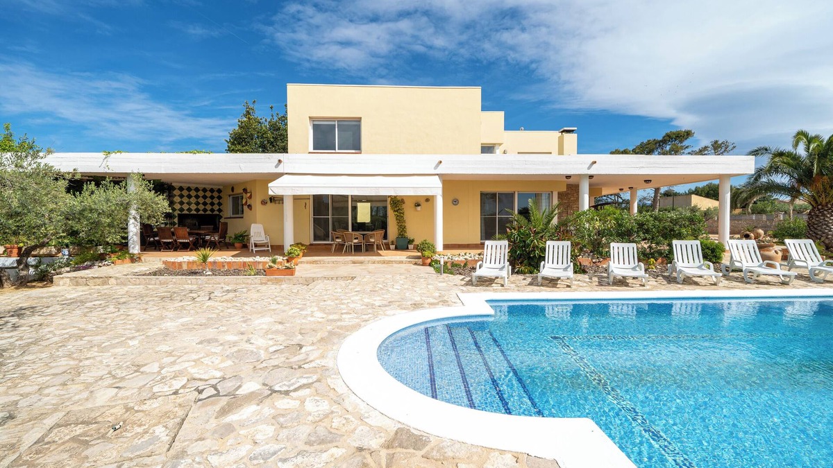 Roques Daurades House | Holiday Home "Vila Roser" close to the Sea with Private Pool & Wi-Fi