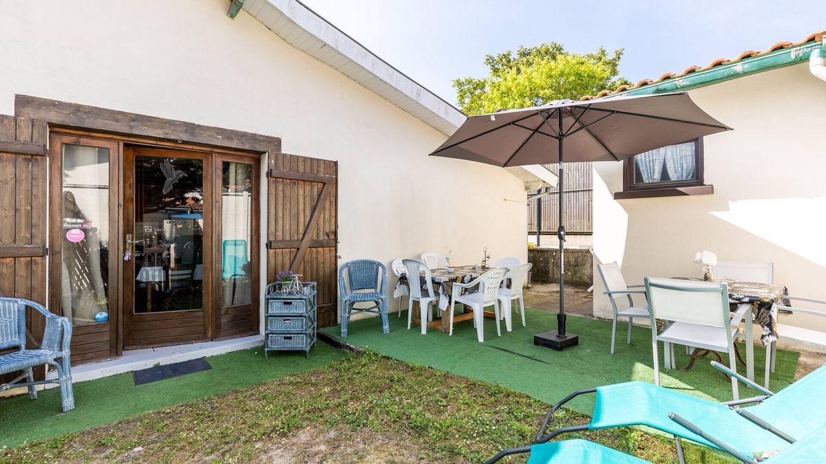 Soulac-sur-Mer House | Holiday Home "Villa Cote Atlantique" with Private Terrace & Wi-Fi