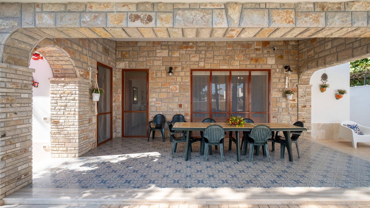 Punta Prosciutto House | Holiday Home 'Villa Dei Gelsi' with Private Garden, Wi-Fi and Air Conditioning