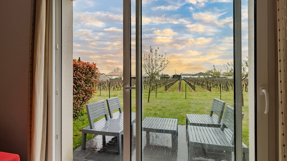 Libourne House | Holiday Home 'Villa 1-2 Pers- Libourne' with Private Terrace, Wi-Fi and Air Conditioning